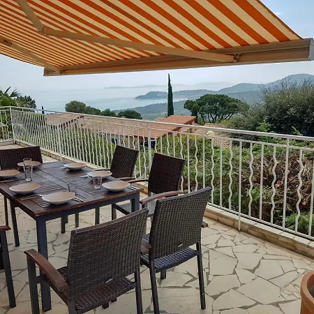 Hébergement de vacances Mit Grossartigem Panoramablick Auf Und Direkt Am Pool La Croix-Valmer