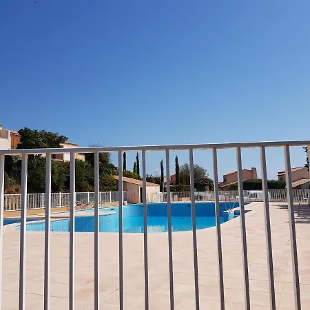 Mit Grossartigem Panoramablick Auf Und Direkt Am Pool Hébergement de vacances La Croix-Valmer