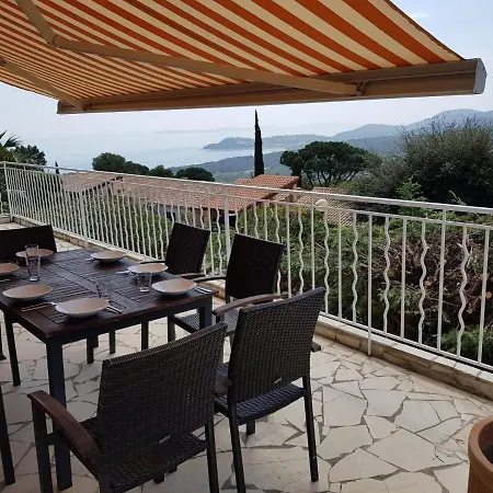 Hébergement de vacances Mit Grossartigem Panoramablick Auf Und Direkt Am Pool *