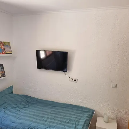 Mit Grossartigem Panoramablick Auf Und Direkt Am Pool Villa