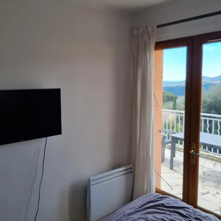 Villa Mit Grossartigem Panoramablick Auf Und Direkt Am Pool